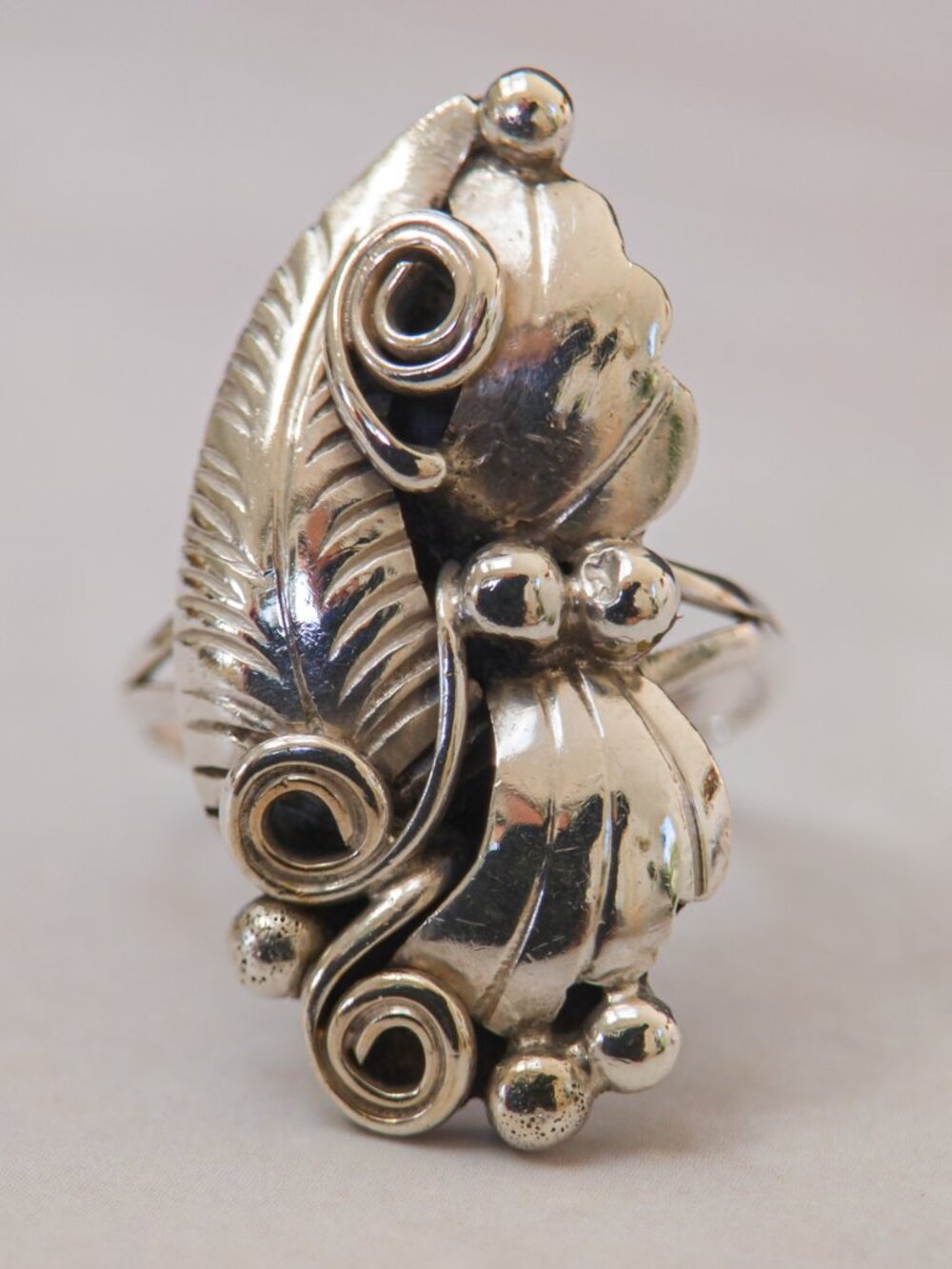 Signed H.Y. Sterling Feather/Scroll Ring, Navajo-Style, Size 5.75 (25mm)